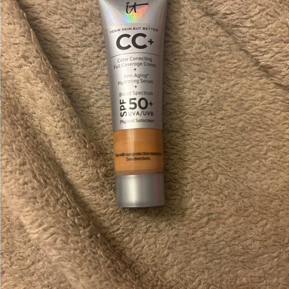 IT Cosmetics Mini Tube with Silver Cap